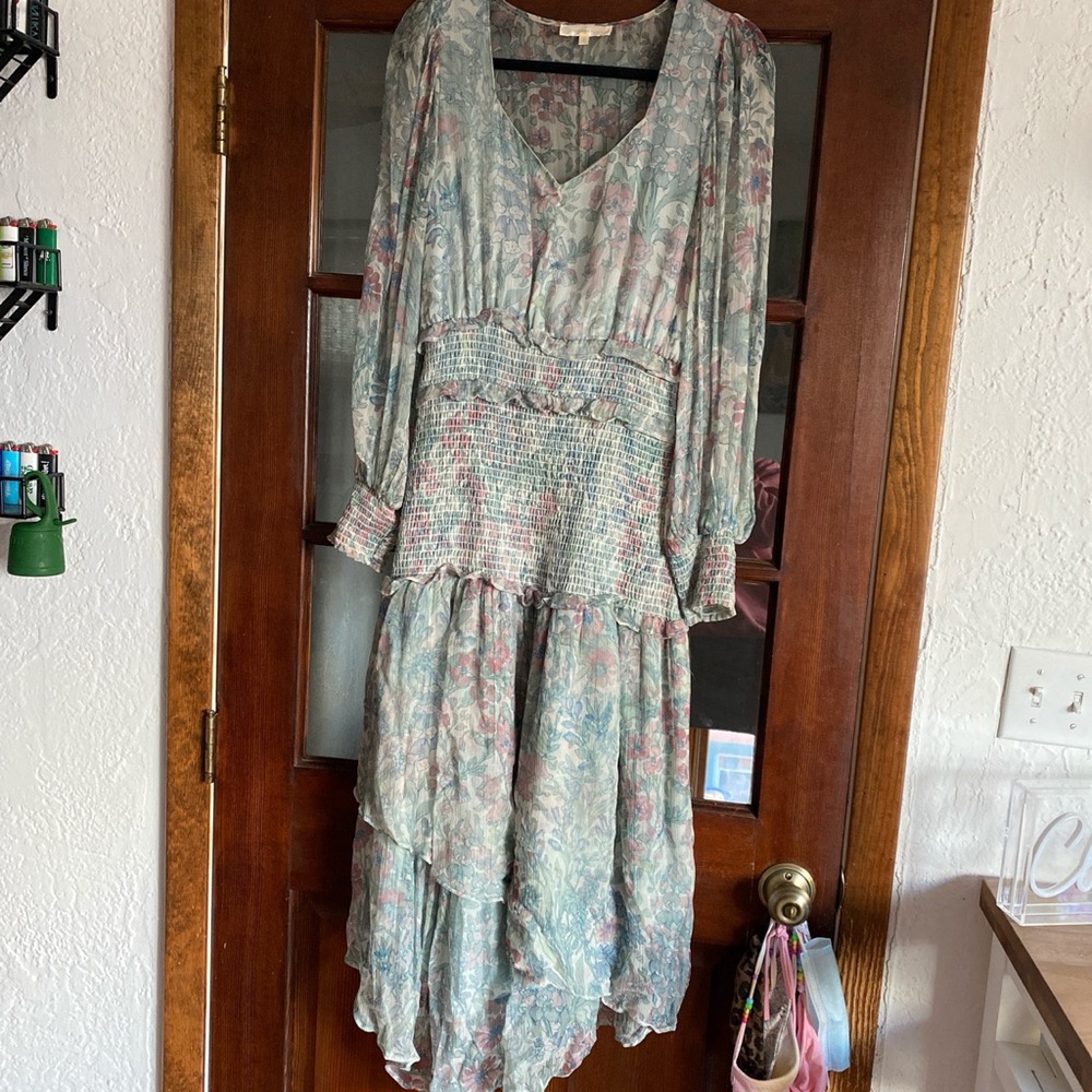 Women’s luxury midi dress!